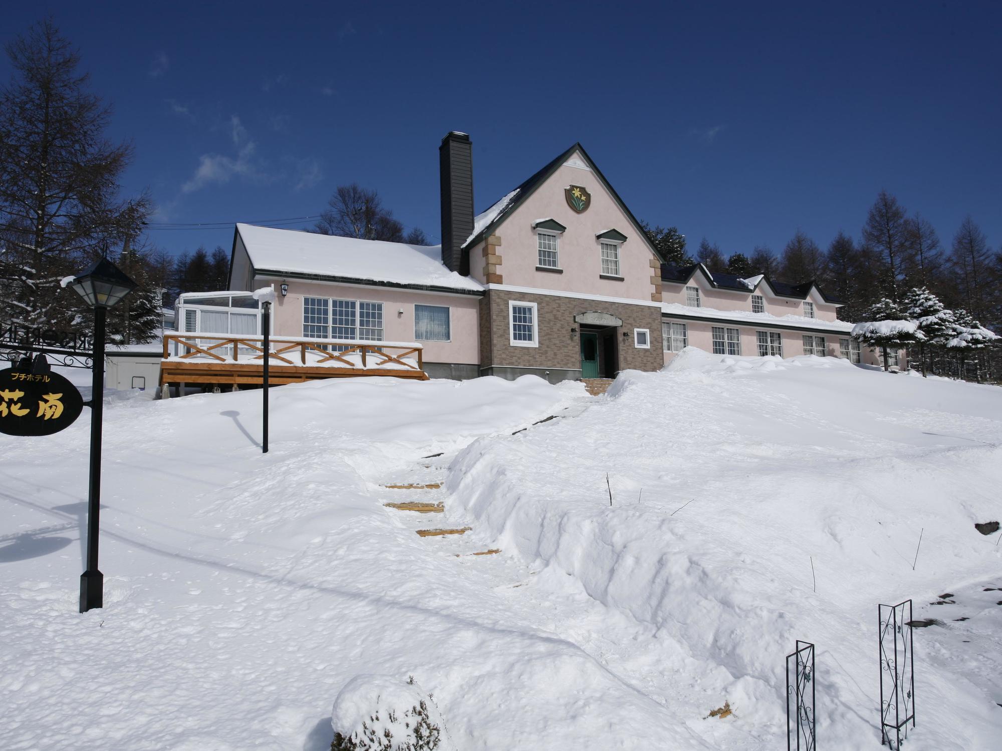 Petit Hotel Kanan Чино Екстериор снимка