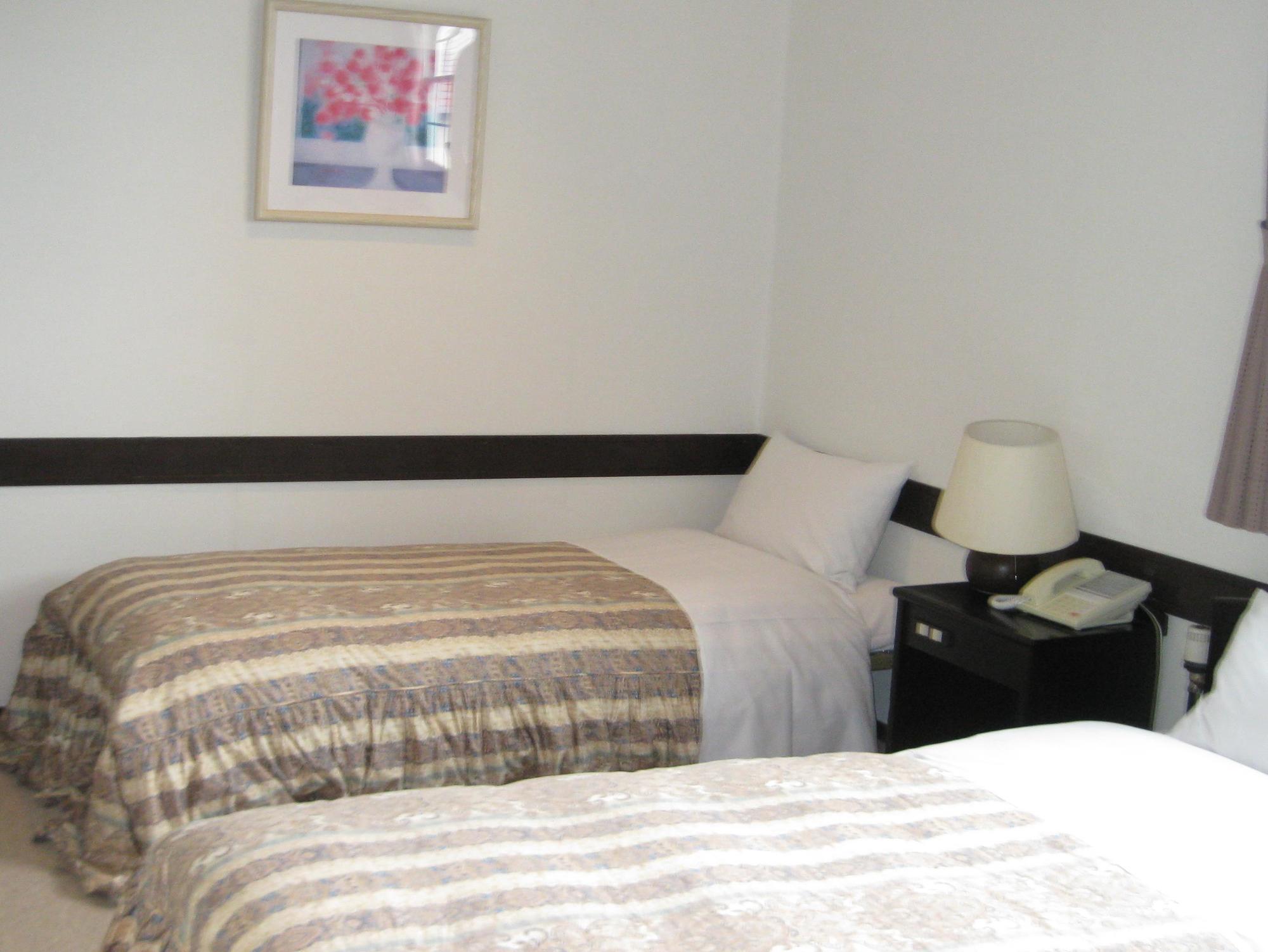 Petit Hotel Kanan Чино Екстериор снимка